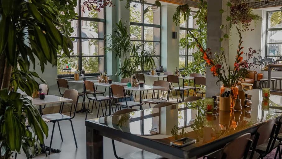 Benjis café interior