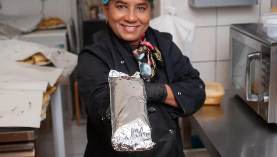 Chef preparing food at Rotishop Gieta
