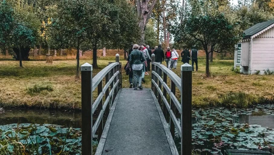 Group crossing the bridge in the grounds of the Wester-Amstel estate and Park