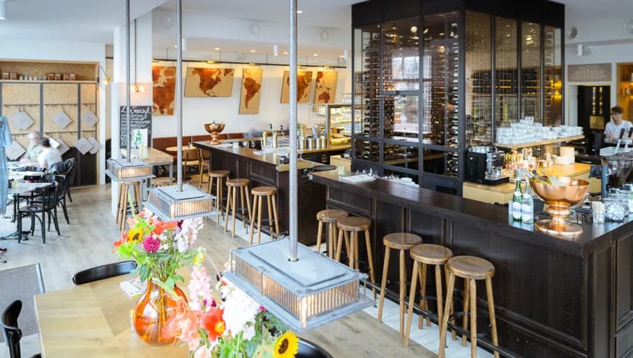 Blend Coffee & Wine interior