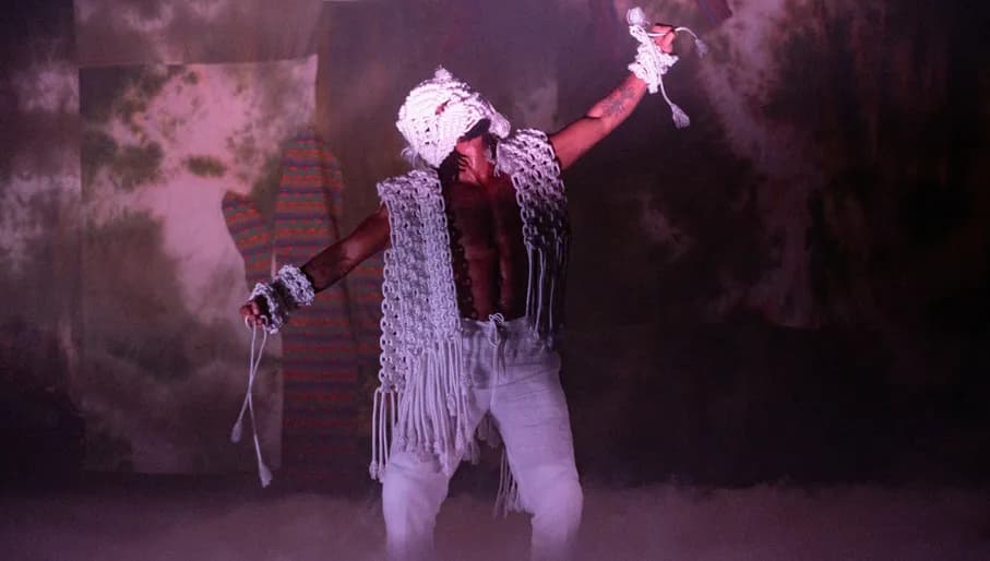 Fringe Festival, Den Mi Wesu