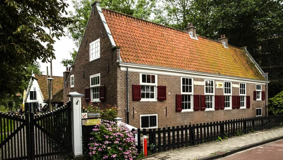 Vergulden Eenhoorn hotel restaurant exterior