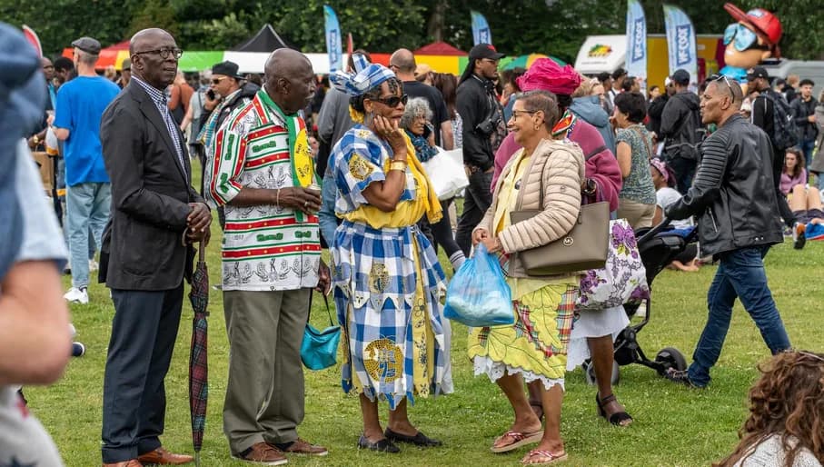 Eldery conversating during Keti Koti Festival 2022 in the Oosterpark.