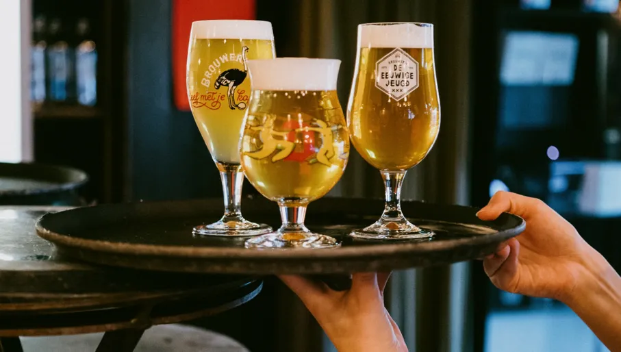 Café Maxwell beer glasses