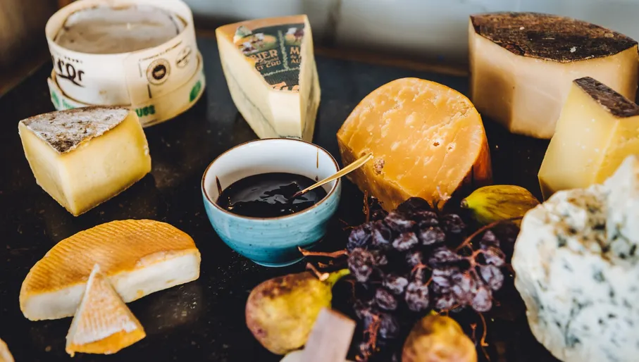 Lars restaurant cheese