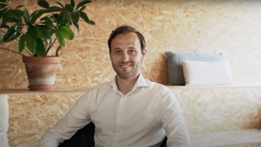 Portrait of Niels Baay, founder of Nxus, FoundersFridays hero