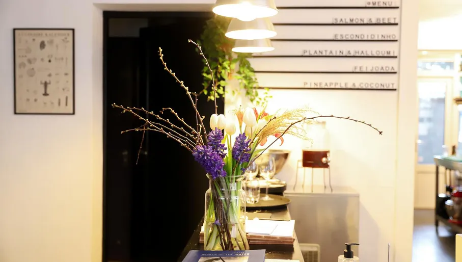 Interior of Elo Food Based restaurant