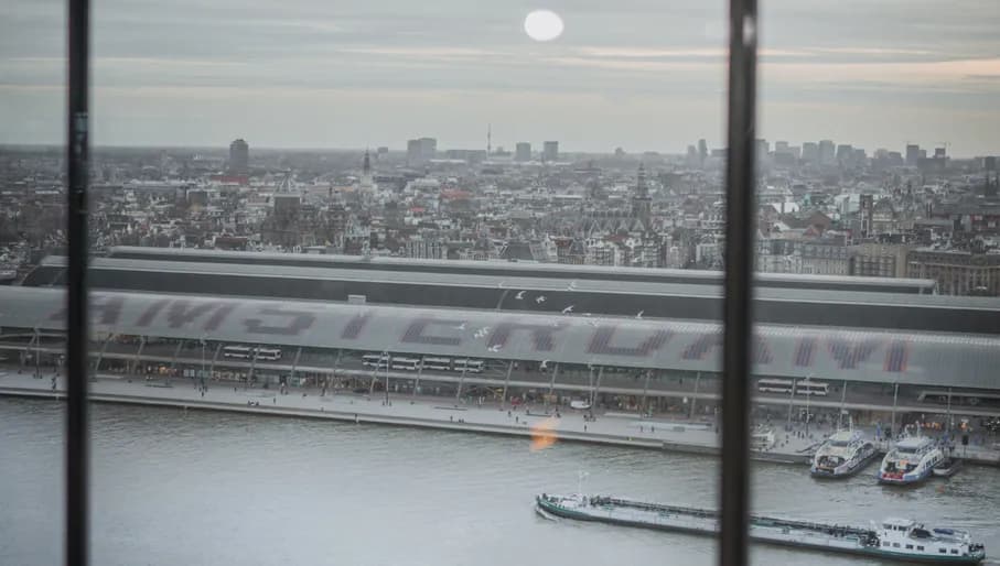 Moon restaurant window view on Central Station