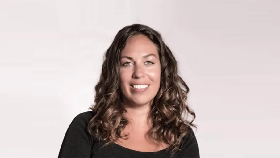 Portrait of Marieke van Iperen, co-founder of Settly.