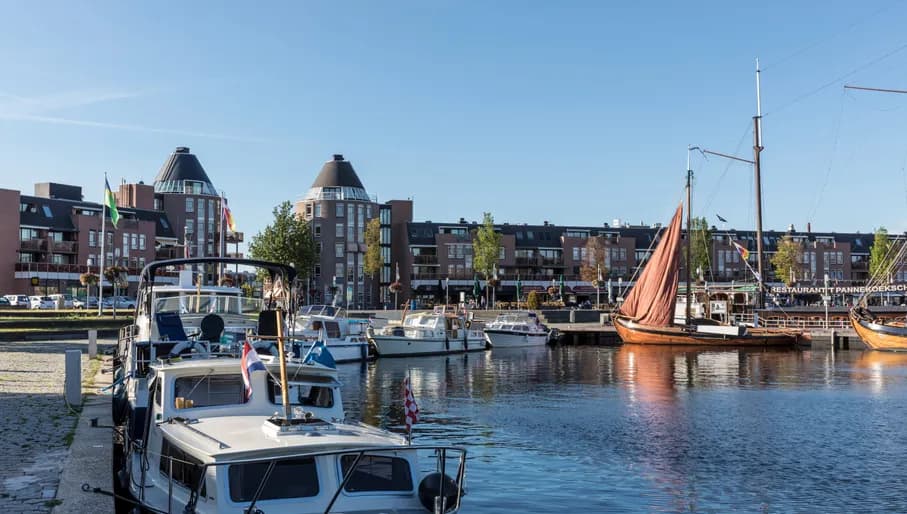 bootjes in de havenkom