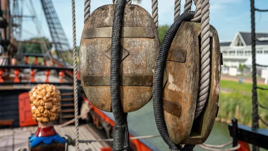 Batavialand is a museum in Lelystad where you can find out how people built wooden sailing ships 400 years ago. Board the spectacular VOC ship the Batavia, dive into the history of Flevoland, and experience the stories of the pioneers.