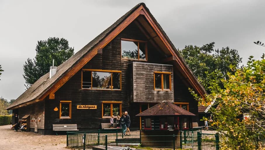 Exterior of Elsenhoeve farm