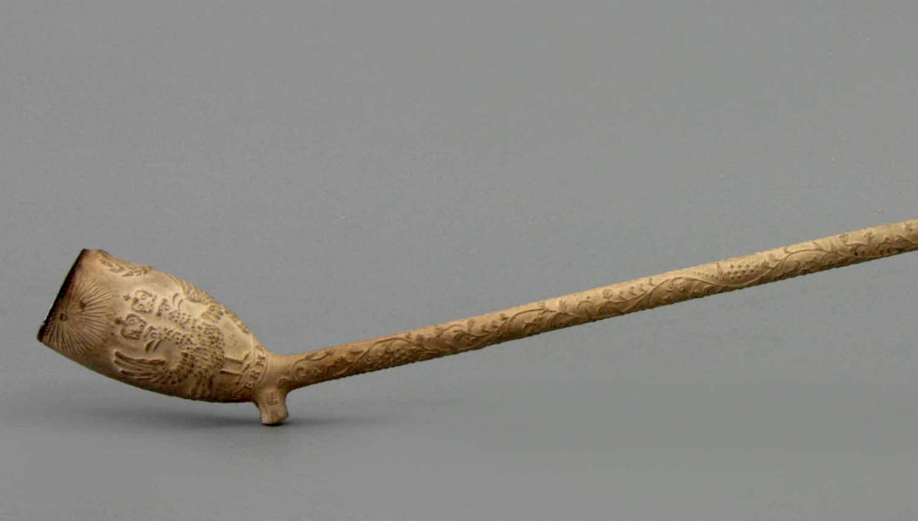 een zwaar gerookte Hollandse kleipijp