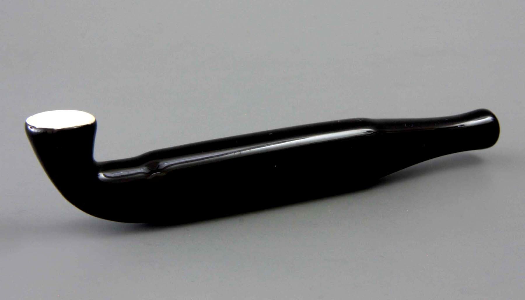 exclusief tabakspijpje uit Japan in zwart porselein