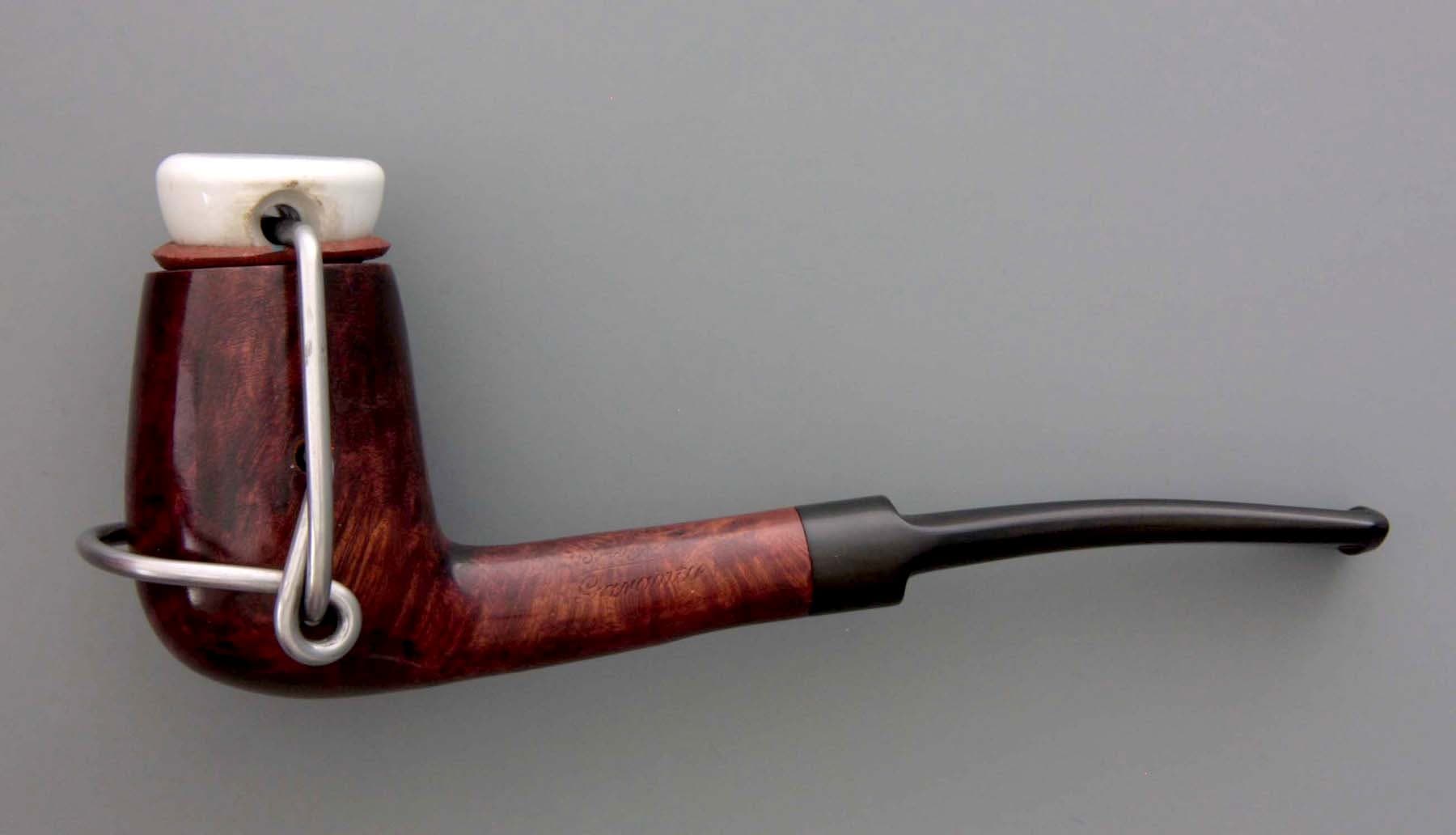 een bijzonder grapje: een traditionele tabakspijp met Grolsch-sluiting