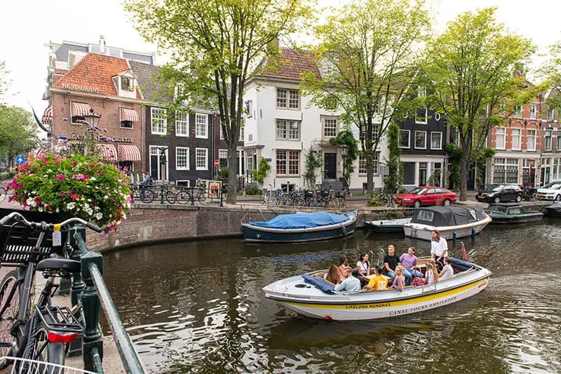 Open Boat Tours through the smaller canals of Amsterdam