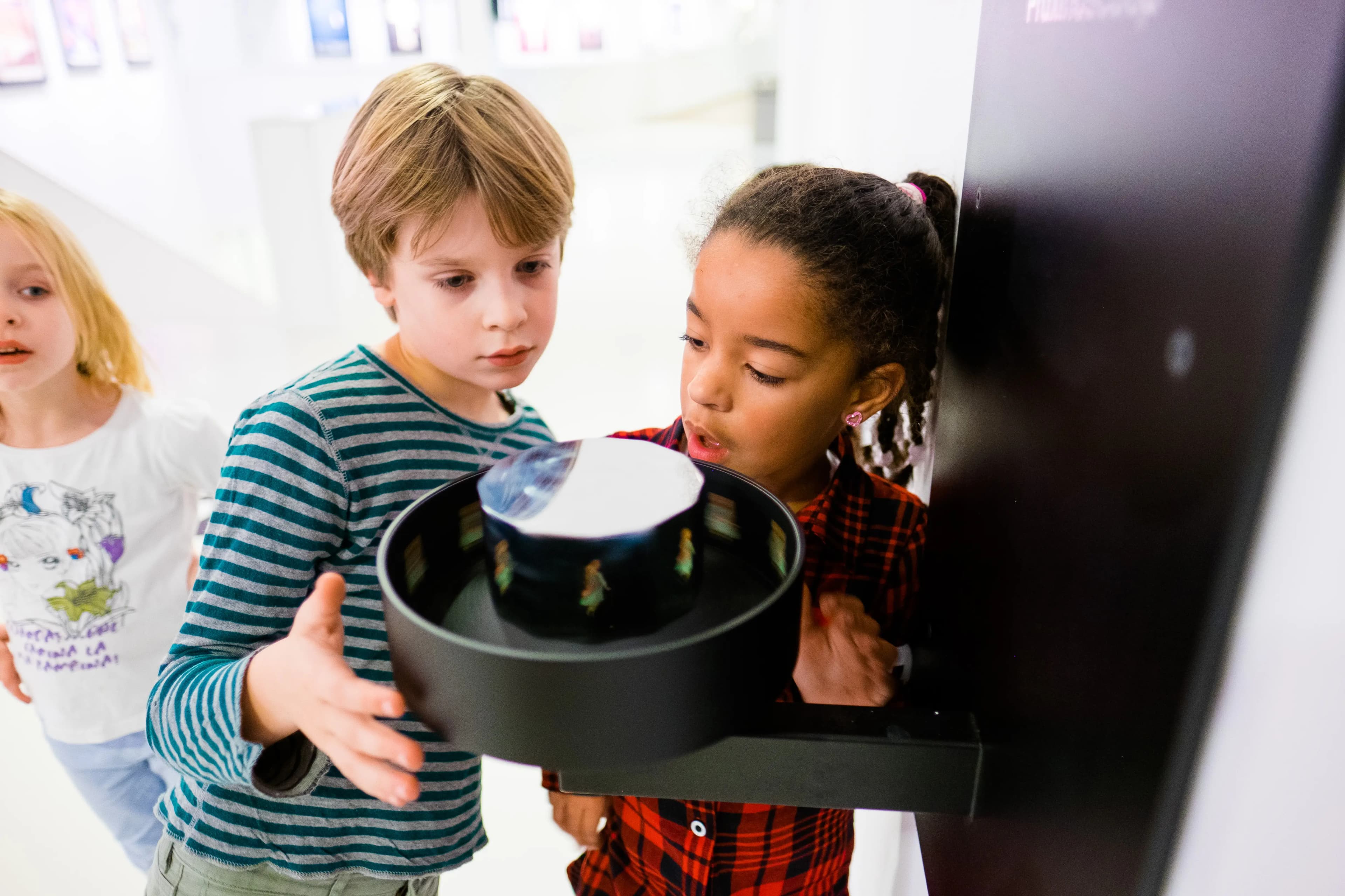 Doe de gratis speurtocht met kinderen en leer over pre-cinema apparaten
