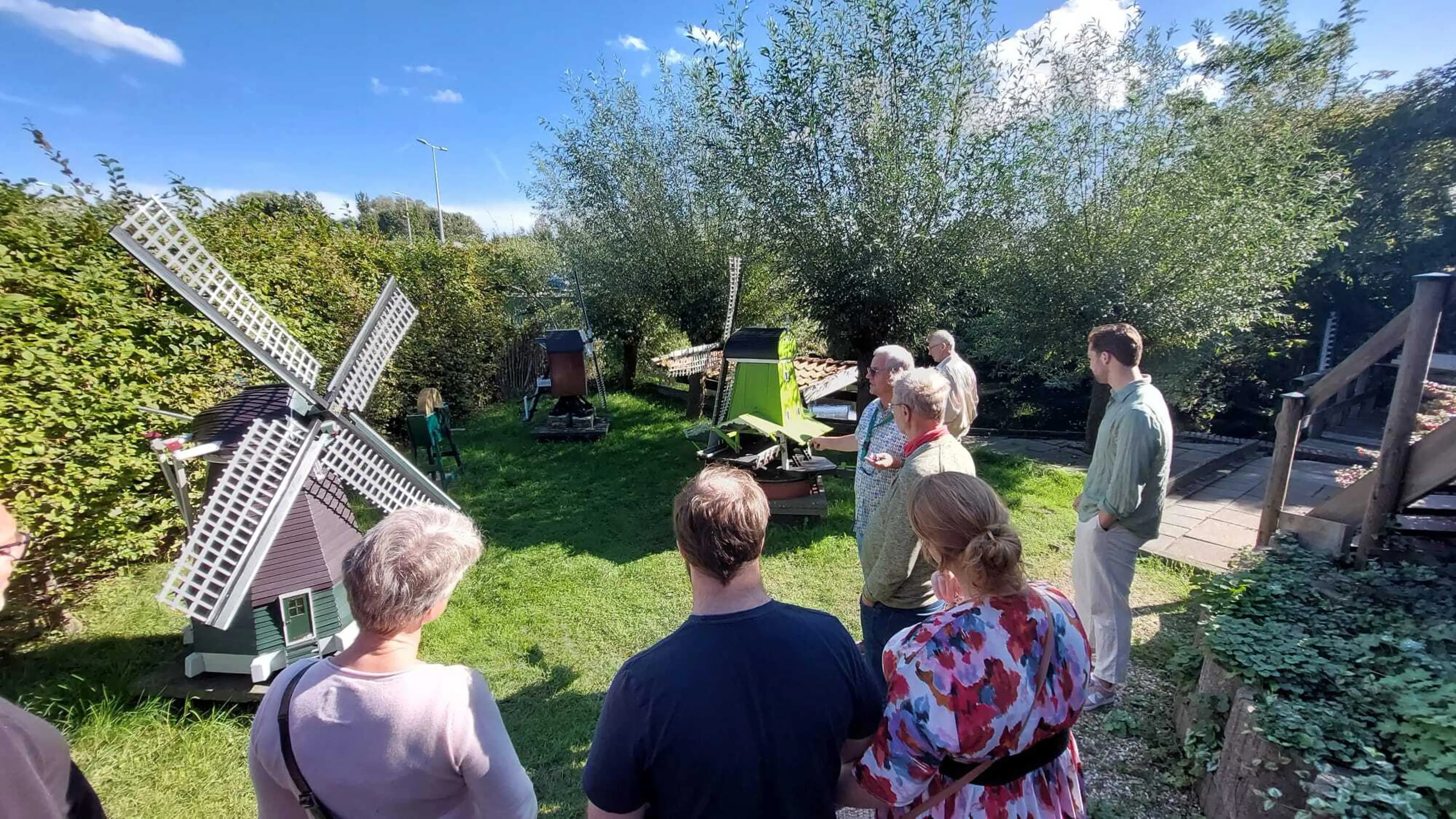 Modelmolens in de tuin