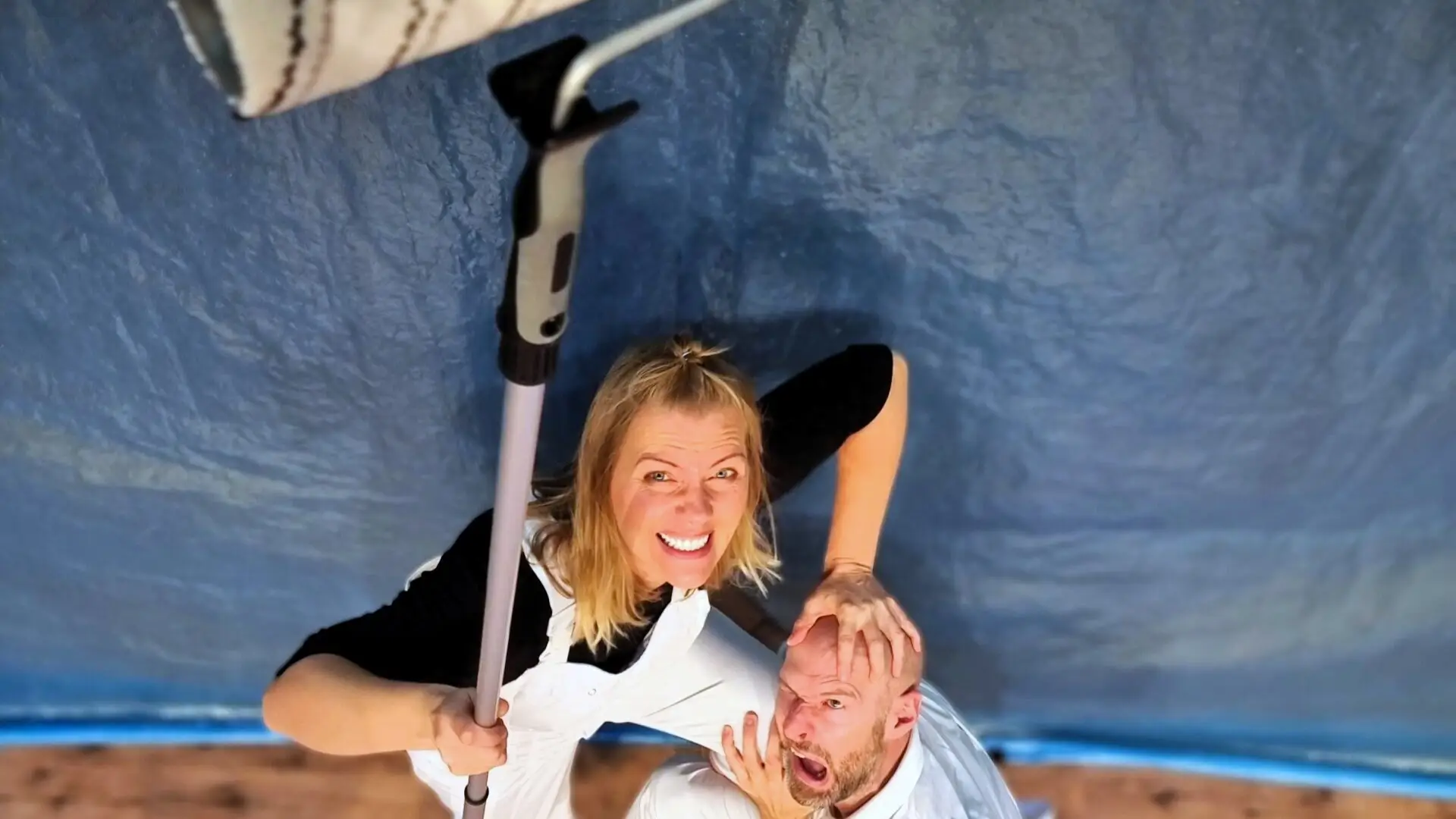 Die camera daar boven moet nog even geverfd worden