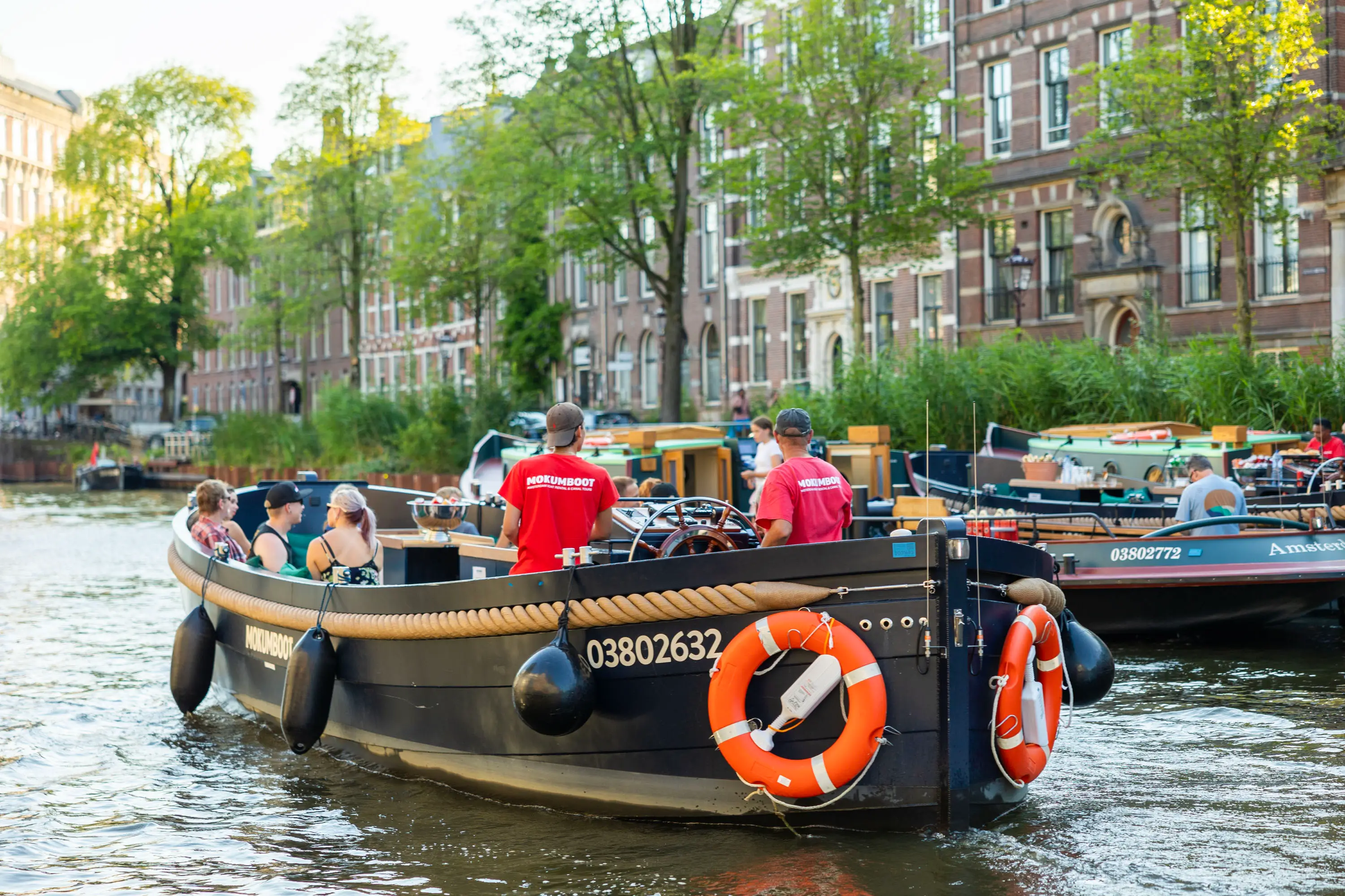Mokumboot rondvaart op de Amsterdamse grachten