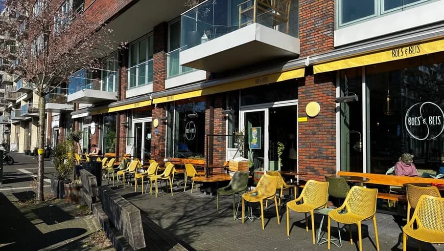 Boes en Beis exterior and terrace