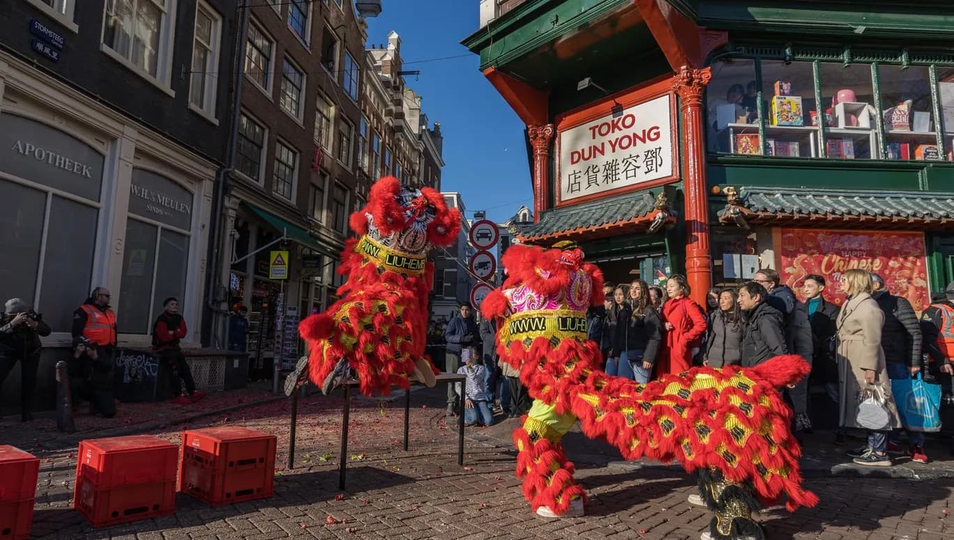 Lunar New Year festivities at the He Hua Tempel on Zeedijk.