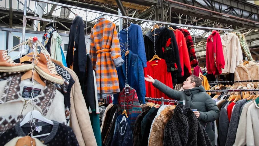 Vintage clothes at the IJ-Hallen
