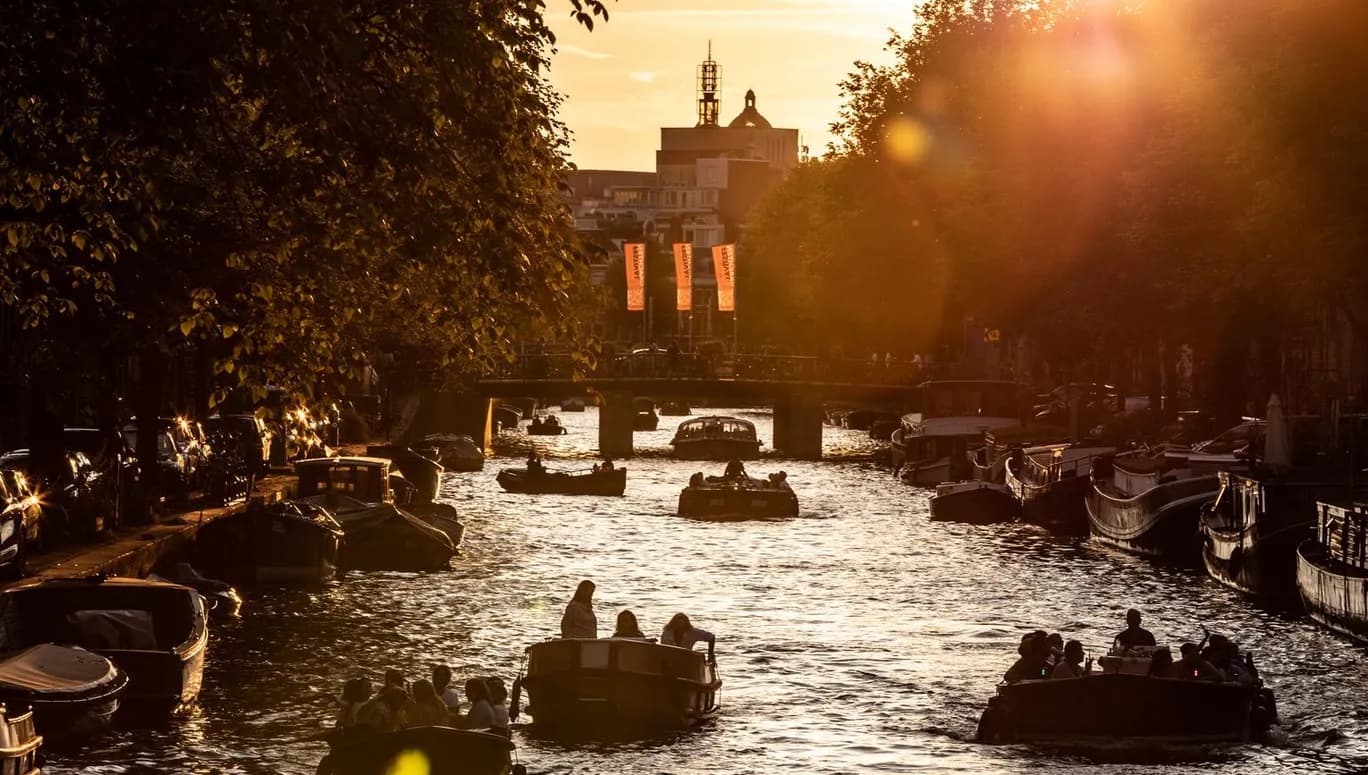 Grachtenfestival, on the canals
