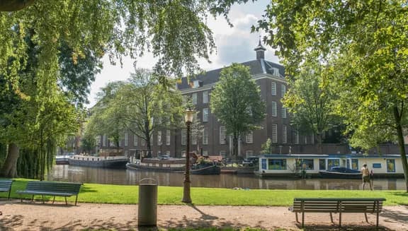 J.V. Overloopplantsoen canal by Wertheim Park in De Plantage