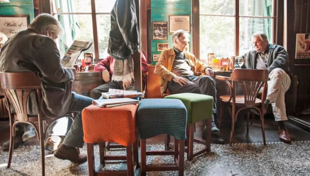 Cafe Slijterij Oosterling brown bar