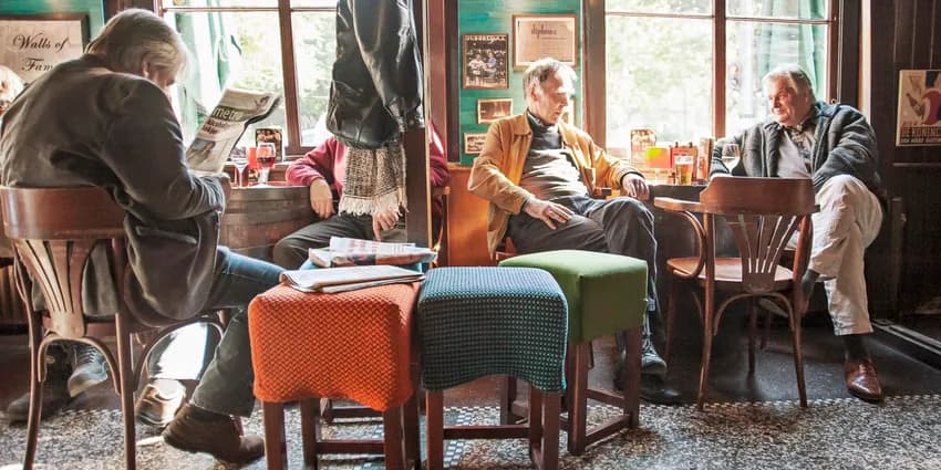 Cafe Slijterij Oosterling brown bar