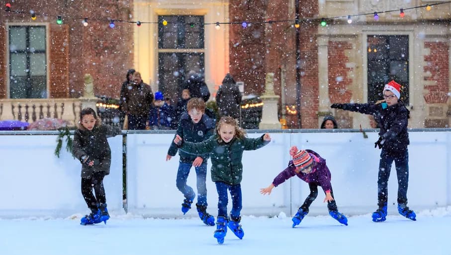 Zaanse Dickens kerstmarkt