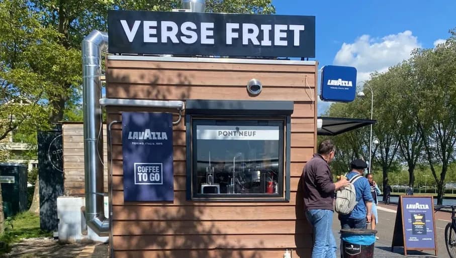 Pont Neuf exterior by day