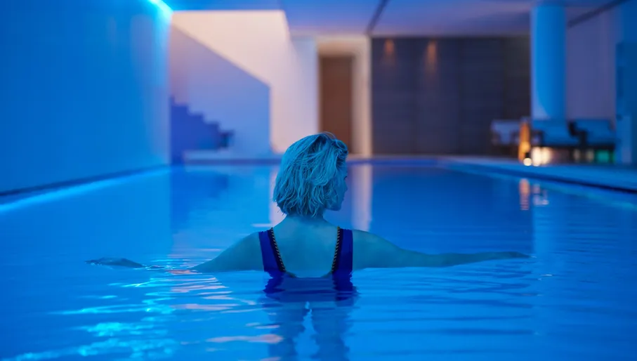 Conservatorium Hotel woman in the pool of the Akasha spa