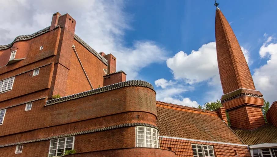 Museum Het Schip, Amsterdamse School architecture.