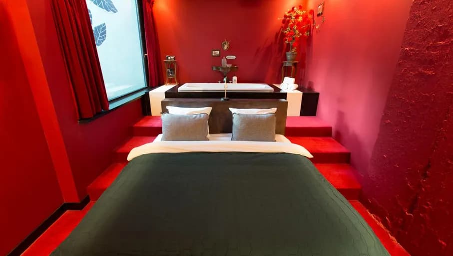 Cinema Boudoir suite at Volkshotel