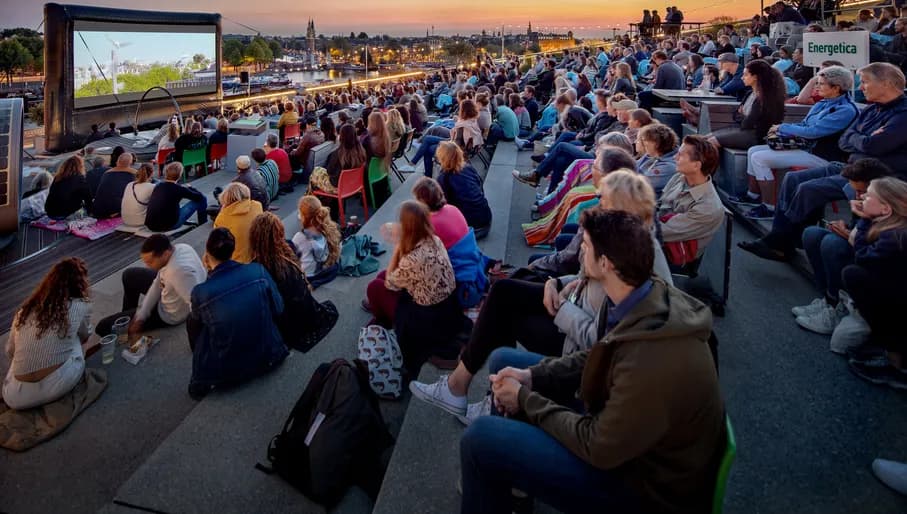 NEMO; Openlucht filmvoorstelling dak