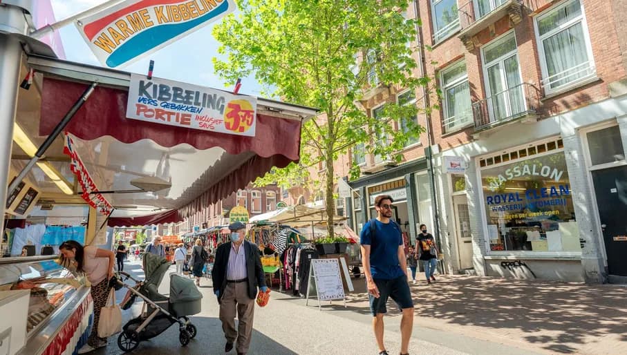 People shopping at the Ten Katemarkt market