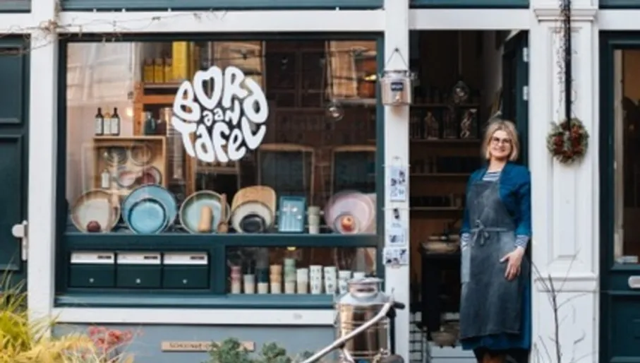 Bord aan Tafel store Oostelijk Havengebied, exterior with owner