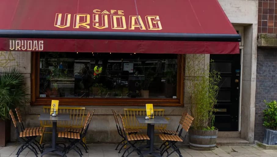 Café Vrijdag, exterior terrace in Rivierenbuurt